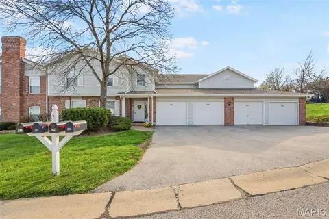 978 Windstream Dr #39, Saint Peters, MO 63376