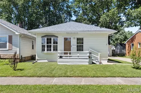 120 E 4th St, Roxana, IL 62084