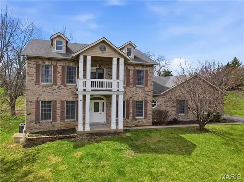 3636 Afshari Cir, Florissant, MO 63034