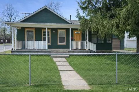 122 E Beach St, Litchfield, IL 62056