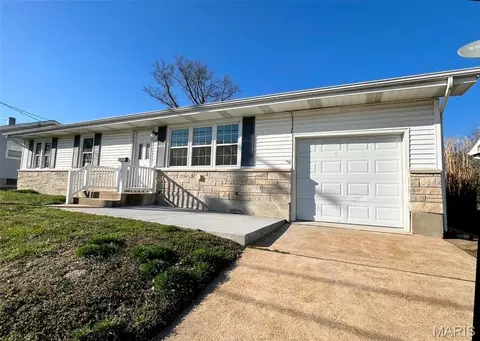 619 E 8th St, Washington, MO 63090