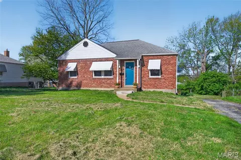 3507 Westridge Ln, Saint Ann, MO 63074