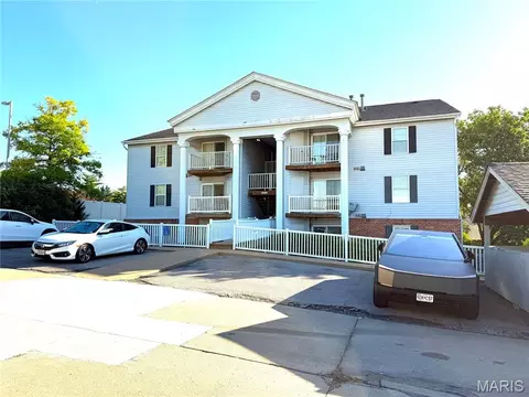 12415 Somerset Place Dr #F, Saint Louis, MO 63128
