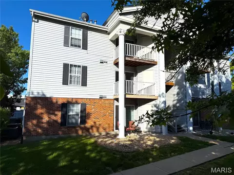 12415 Somerset Place Dr #F, Saint Louis, MO 63128