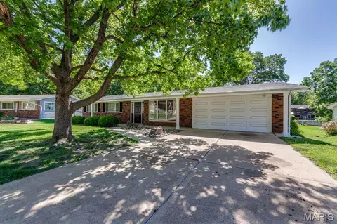 20 Elderwood Ct, Fenton, MO 63026