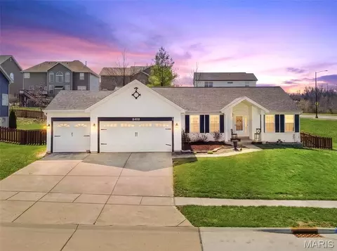 2522 Bear Creek Dr, Wentzville, MO 63385