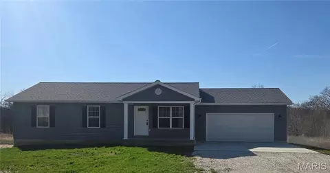 221 Sycamore Creek Dr, Winfield, MO 63389