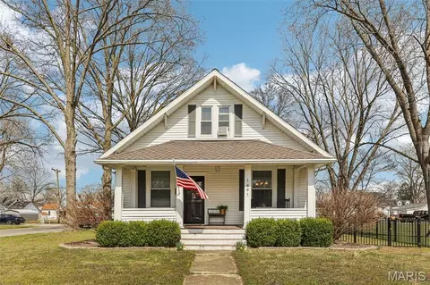 1491 Clinton St, Carlyle, IL 62231