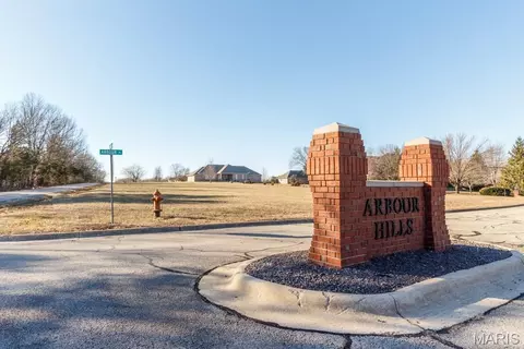 1501 Arbour Dr, Lebanon, MO 65536