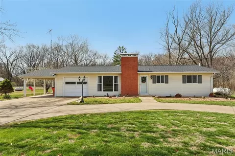 1283 Red Ball Trl, Greenville, IL 62246