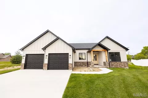 720 Mortar St, Mascoutah, IL 62258