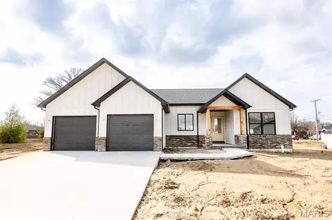 720 Mortar St, Mascoutah, IL 62258