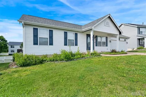 813 Wenstone Park Dr, Wentzville, MO 63385