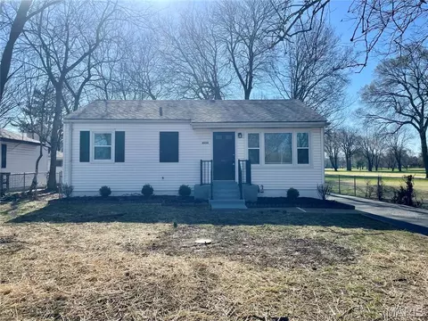 4224 Ashby Rd, Saint Ann, MO 63074