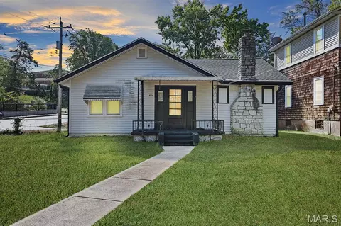 404 W Kirkham Ave, Webster Groves, MO 63119