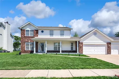 1860 Chateau Du Mont Dr, Florissant, MO 63031