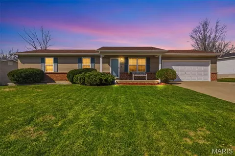 2520 Trojan Cir, Troy, MO 63379