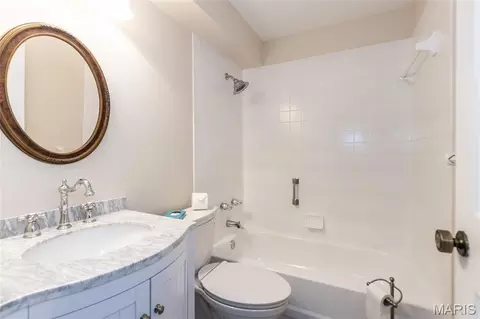 Bath - 39 Ridgeview Circle Ct, Ballwin, MO 63021 photo 5 of 5