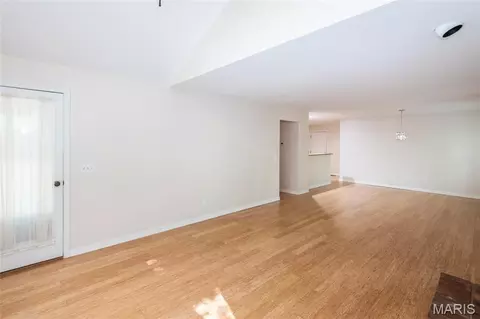 Living - 39 Ridgeview Circle Ct, Ballwin, MO 63021 photo 7 of 9