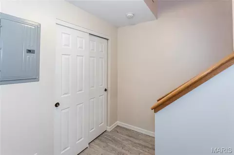 Entry Way - 39 Ridgeview Circle Ct, Ballwin, MO 63021 photo 3 of 3