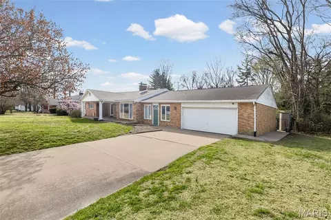 2305 W Delmar Ave, Godfrey, IL 62035