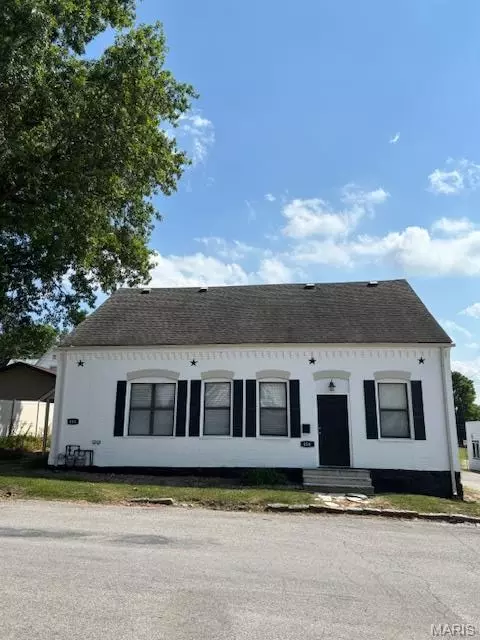 404-406 Flower St, Waterloo, IL 62298