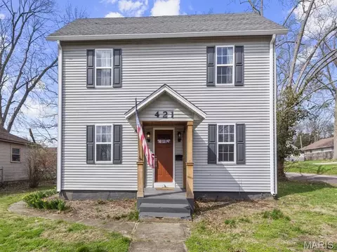 421 N Locust St, Greenville, IL 62246