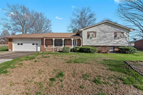 1218 Kimbeland Dr, Jackson, MO 63755
