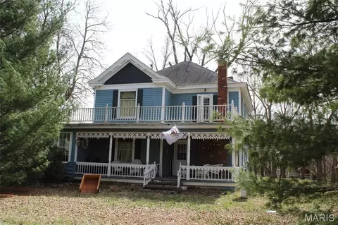 877 E Airline Dr, East Alton, IL 62024