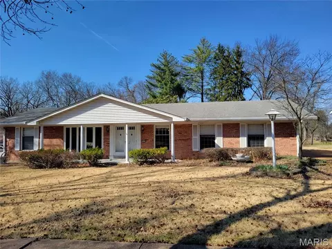 6945 Lakeside Hills Dr, Florissant, MO 63033