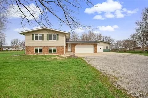 8011 Von Bokel Dr, Breese, IL 62230