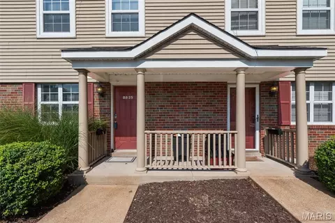 8825 Wrenwood Ln, Brentwood, MO 63144