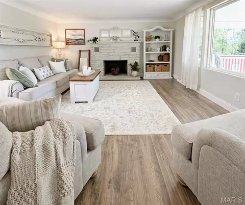 Living - 9081 W Red Oak Rd, Rosebud, MO 63091 photo 3 of 3