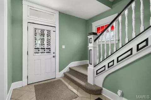 Entry Way - 215 E 8th St, Alton, IL 62002 photo 1 of 3
