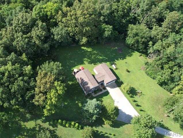 7 Fisher Ln, Greenville, IL 62246