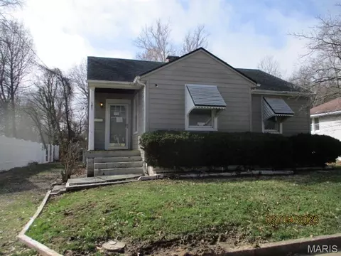 108 S 37th St, Belleville, IL 62226