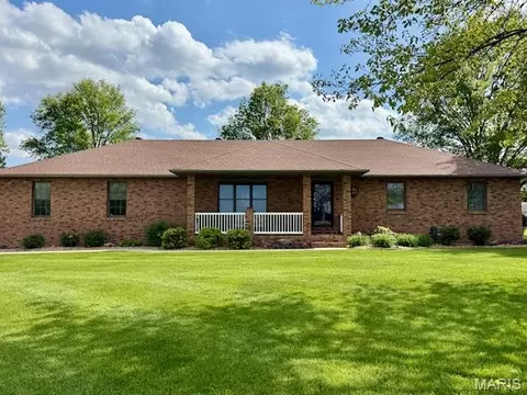 10520 Vonder Haar Ln, Breese, IL 62230