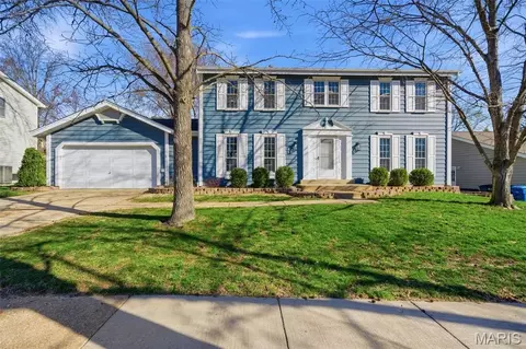 277 Oak Path Dr, Ballwin, MO 63011