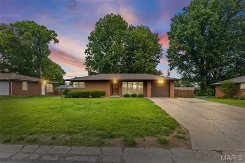511 N 44th St, Belleville, IL 62226