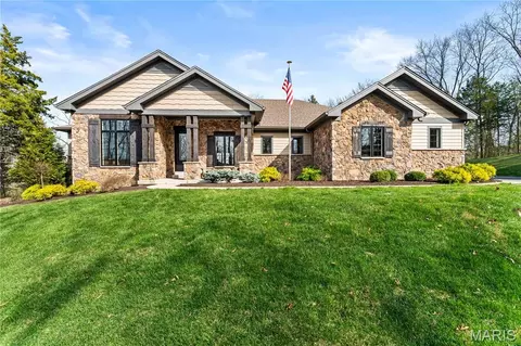3946 Autumn Farms Dr, Wildwood, MO 63069