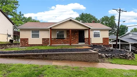 12123 Wesland Dr, Maryland Heights, MO 63043