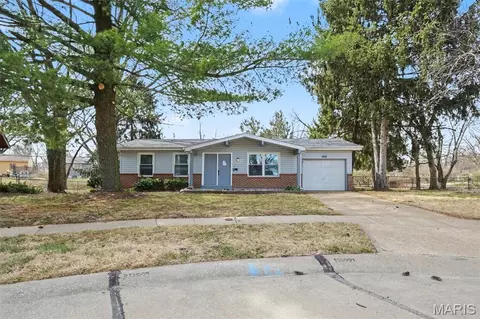 596 Haventree Dr, Hazelwood, MO 63042