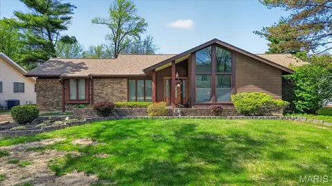 15233 Country Ridge Dr, Chesterfield, MO 63017