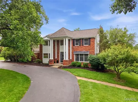 2055 Kehrs Mill Rd, Chesterfield, MO 63005