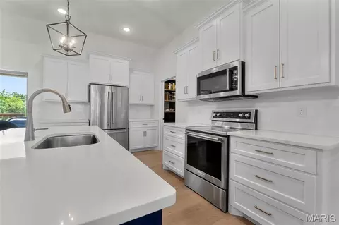 Kitchen - 443 Coyote Rdg, Jackson, MO 63755 photo 3 of 4