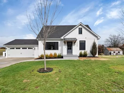 1724 Pottery Rd, Washington, MO 63090