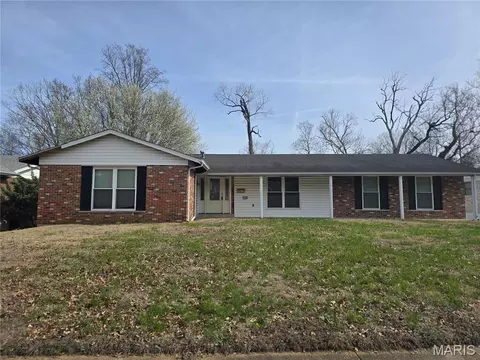 3655 Seville Dr, Florissant, MO 63033