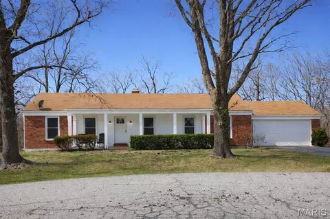 54 Fairview Dr, Hillsboro, MO 63050