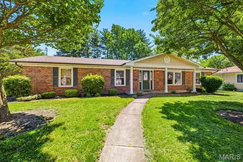 806 Camp St, Washington, MO 63090
