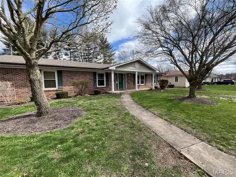 806 Camp St, Washington, MO 63090